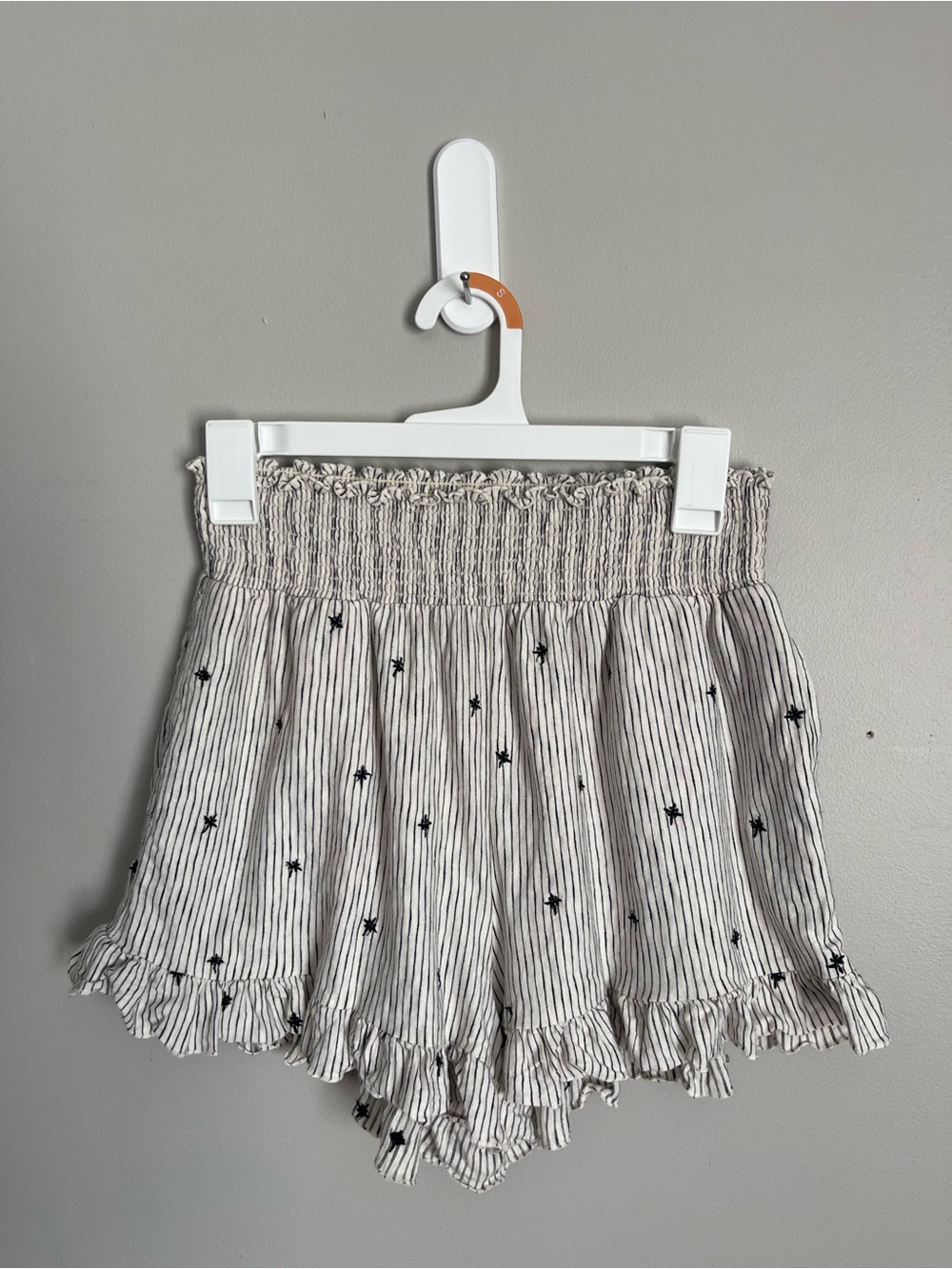 AMERICAN EAGLE Cream Striped Smocked-Waist Embroidered Star Detail Shorts Sz S